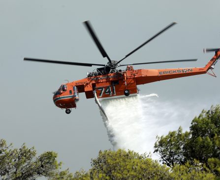 Φωτιά στην Κερατέα Αττικής προκαλεί μεγάλη κινητοποίηση της Πυροσβεστικής