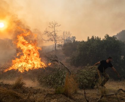 Φωτιά σε χαμηλή βλάστηση στη Βίβλο Νάξου χωρίς απειλή για οικισμούς