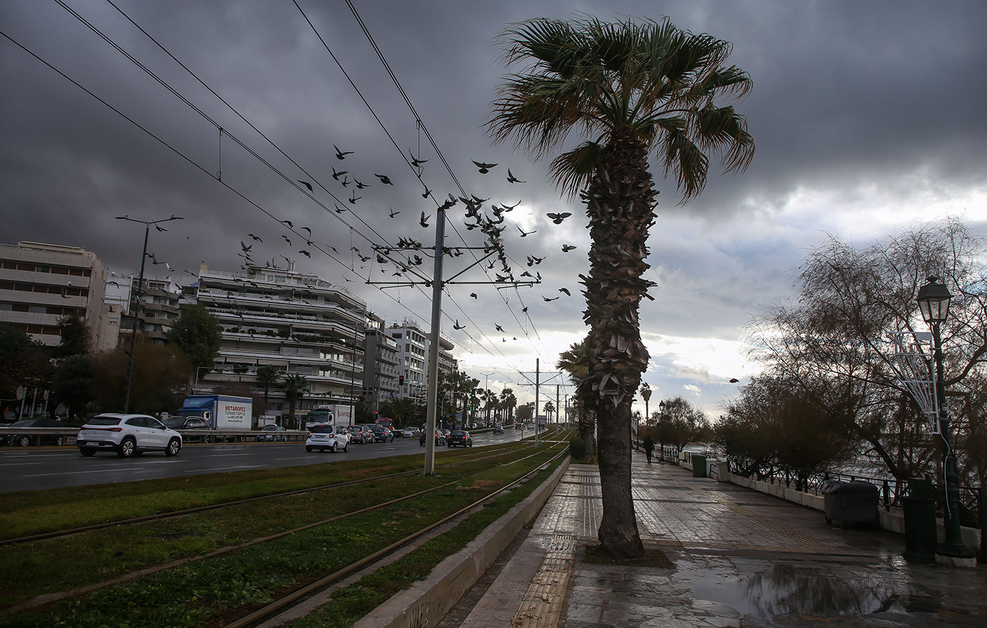 «Έκτακτο Δελτίο ΕΜΥ για Επιδείνωση του Καιρού με Πτώση Θερμοκρασίας και Ισχυρούς Ανέμους»