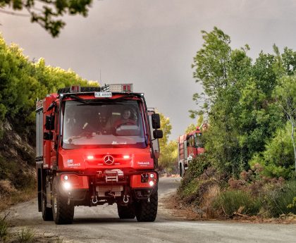 Εκκένωση κατοίκων στην περιοχή Πύργος Κορινθίας λόγω πυρκαγιάς σε εξέλιξη