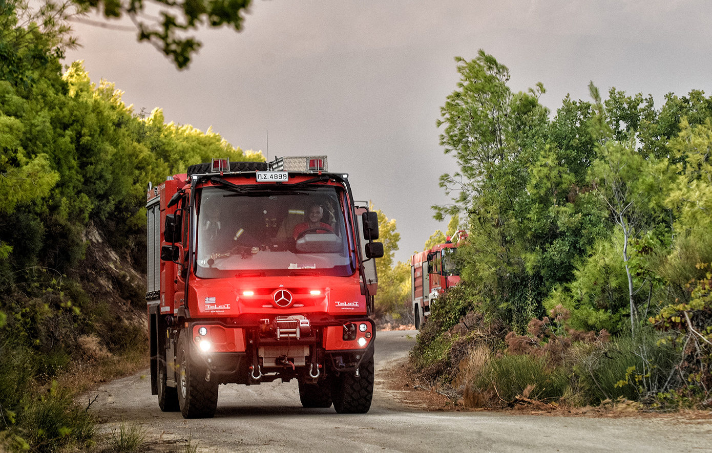 Εκκένωση κατοίκων στην περιοχή Πύργος Κορινθίας λόγω πυρκαγιάς σε εξέλιξη