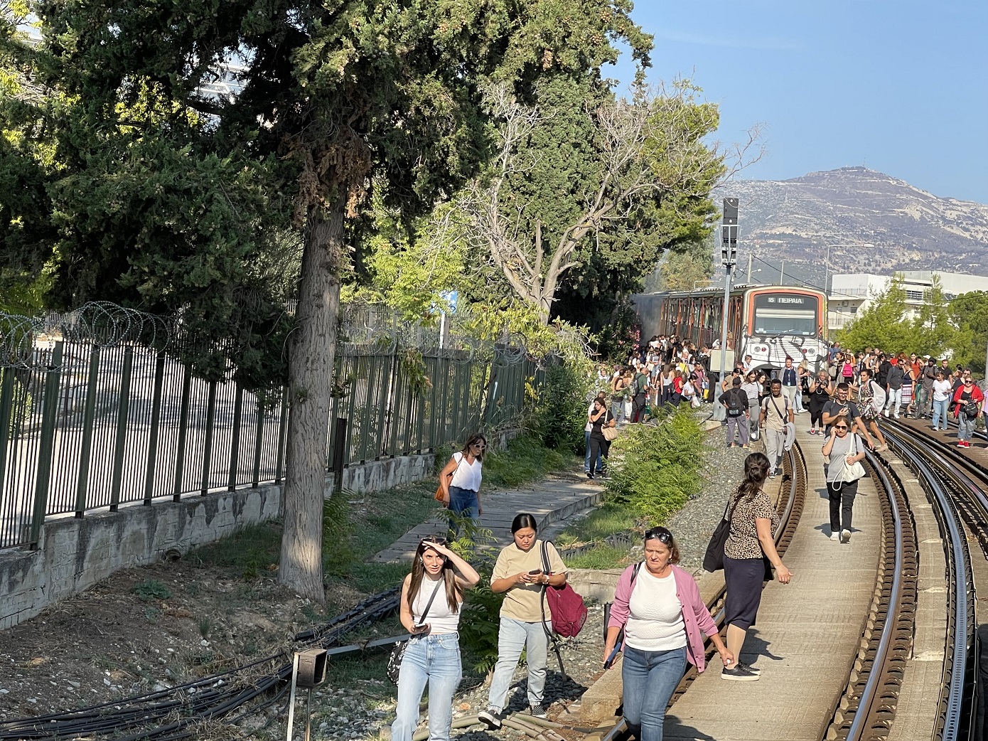 Φωτιά σε τρένο προκαλεί άμεση επέμβαση πυροσβεστικής και προσωρινή διακοπή κυκλοφορίας