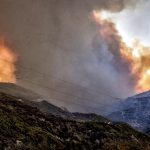 Εκκένωση οικισμών λόγω πυρκαγιάς στο Ξυλόκαστρο