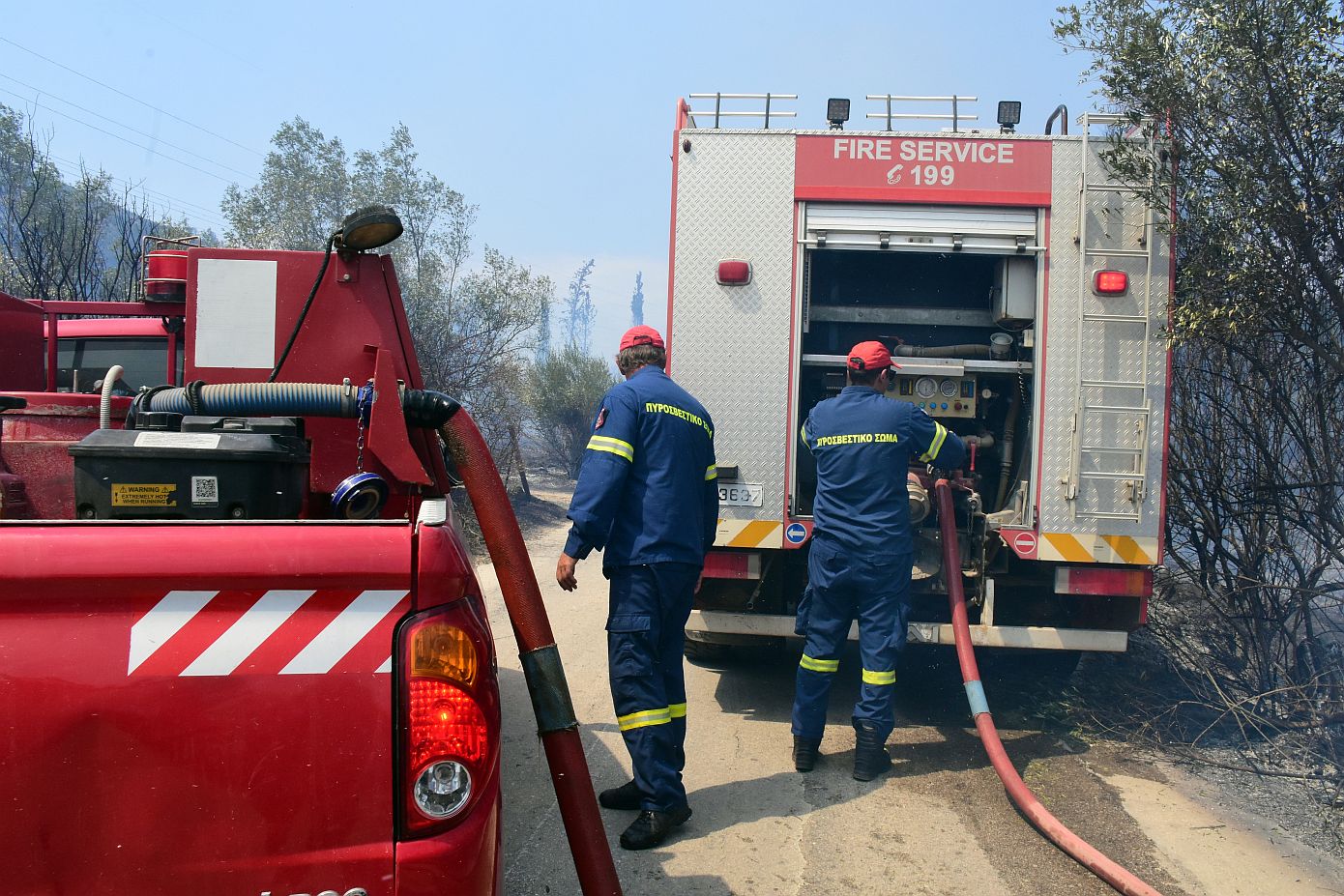 Πυρκαγιά σε δασική έκταση στην Αγία Παρασκευή Πετρωτού Αχαΐας με τη συμμετοχή 50 πυροσβεστών