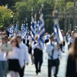 Μεγάλες εκδηλώσεις και μαθητικές παρελάσεις γιορτάζουν την επέτειο της 28ης Οκτωβρίου στην Αθήνα και τη Θεσσαλονίκη