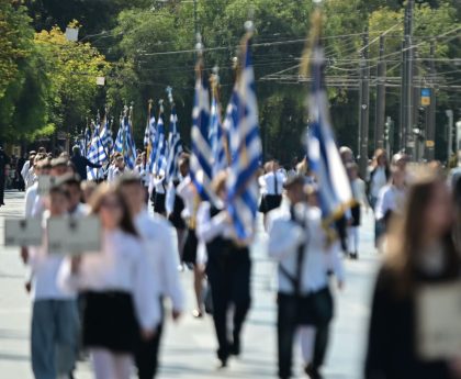 Μεγάλες εκδηλώσεις και μαθητικές παρελάσεις γιορτάζουν την επέτειο της 28ης Οκτωβρίου στην Αθήνα και τη Θεσσαλονίκη