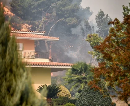 Δραματική κατάσταση στη Ηλεία με πολλές δασικές πυρκαγιές και τραυματισμό πυροσβέστη