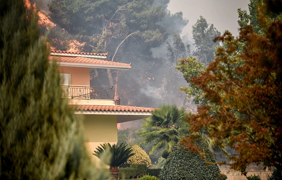 Δραματική κατάσταση στη Ηλεία με πολλές δασικές πυρκαγιές και τραυματισμό πυροσβέστη