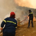 Συνεχίζεται η μάχη κατά της φωτιάς στο Ξυλόκαστρο Κορινθίας μετά από πέντε ημέρες δυσκολιών