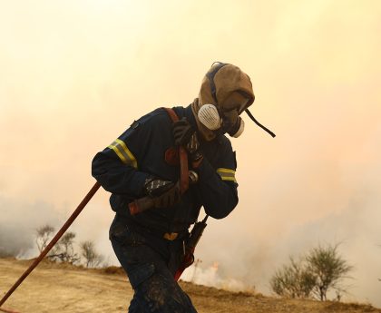 Φωτιά στο Ξυλόκαστρο Κορινθίας με δύο θύματα και μαζικές επιχειρήσεις κατάσβεσης