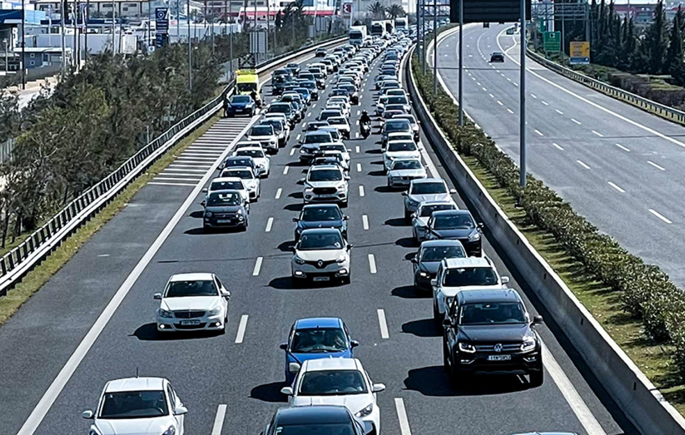 Επιστροφή Εκδρομέων και Κυκλοφοριακή Συμφόρηση στους Εθνικούς Αυτοκινητόδρομους