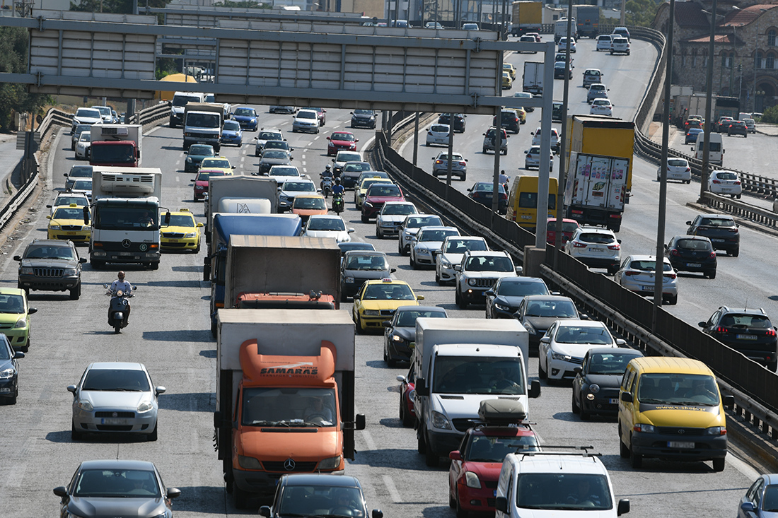 Δυσχέρεια στην κυκλοφορία λόγω ακινητοποιημένου οχήματος στη λεωφόρο Κηφισού